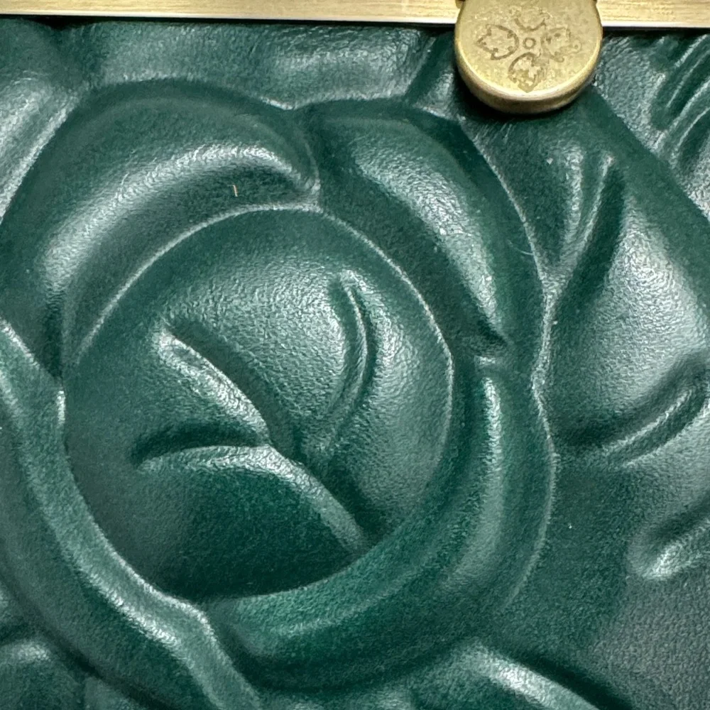 Patricia Nash Green Embossed Floral Wallet NWT - Picture 3 of 11